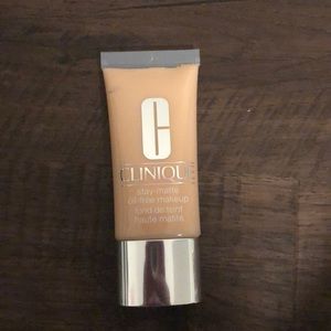 Clinique stay matte foundation